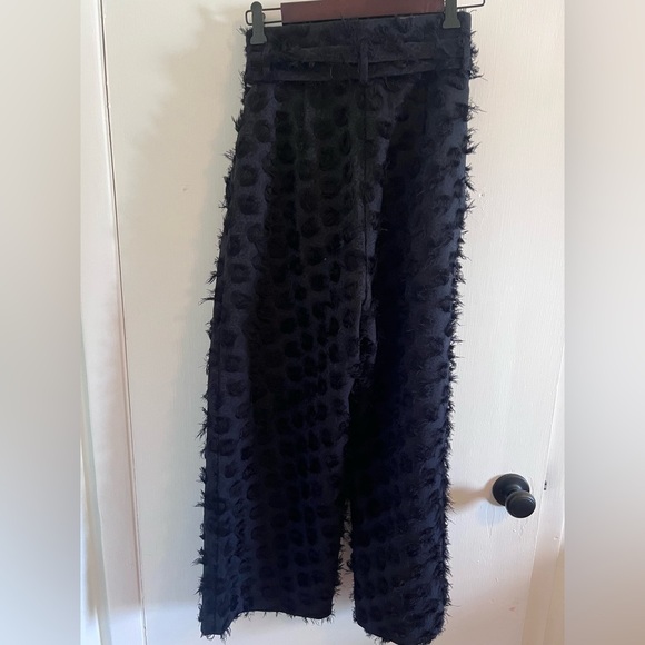 H&M Stylish Black Textured Women's Dress Pants - Picture 3 of 6